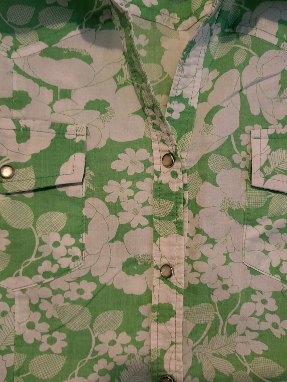 Izod Green and White Floral Long Sleeve Button-Up Shirt - Picture 4 of 7